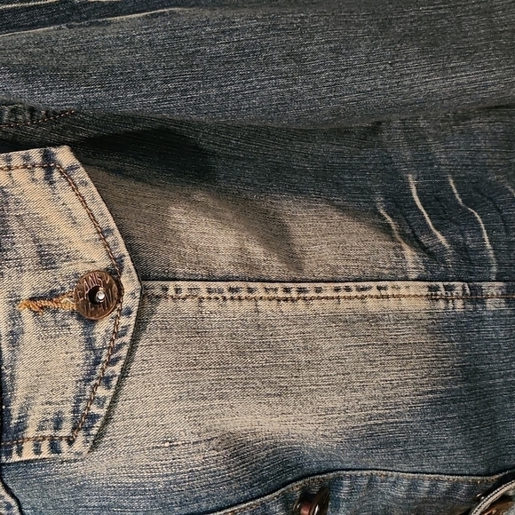 𝅺cropped Distressed Denim Jean Jacket - Picture 8 of 11